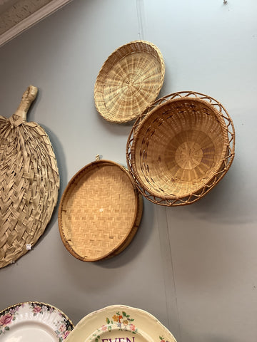 A-4262 Vintage Wicker Baskets & Trays