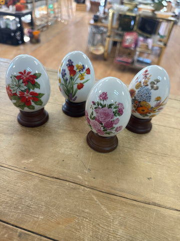 A 3436 Set of 4 Seasons Avon Porcelain Flower Eggs and Stands