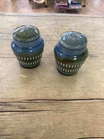 A 2765 Irish Porcelain Wade Salt And Pepper Shakers