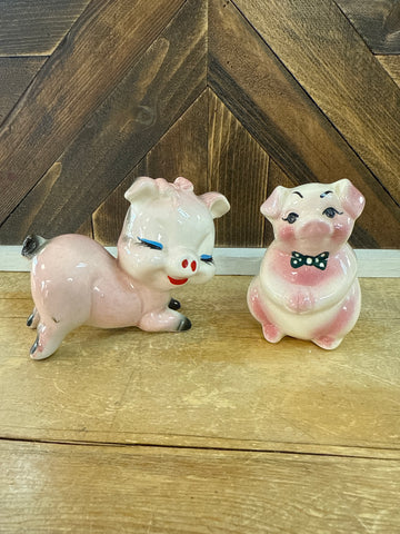 A-4234 Set of 2 Mr and Mrs Piggy Salt and Pepper shakers