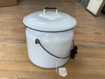 A-4050 WHITE ENAMEL CHAMBER POT WITH LID